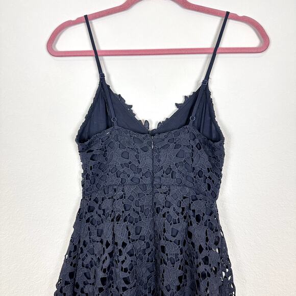 ASTR Kenna Eyelet Lace Midi Dress in Navy Size XS - Picture 6 of 7